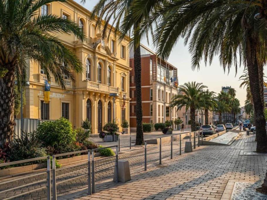 Superbe Appartement 50M De La Plage En Bord De Mer Hyeres Exterior photo
