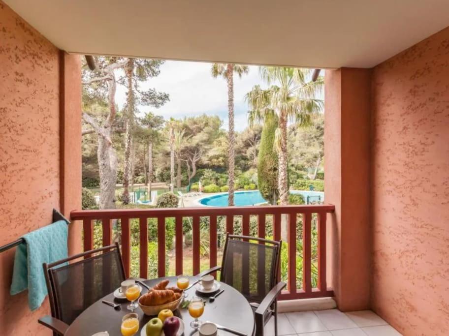 Superbe Appartement 50M De La Plage En Bord De Mer Hyeres Exterior photo